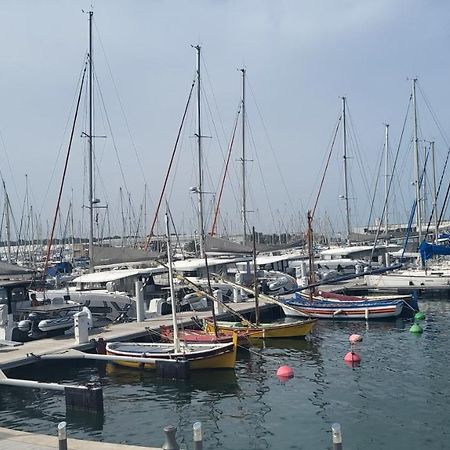 Adorable Petit Appartement Avec Magnifique Vue Sur Le Port De Canet Extérieur photo