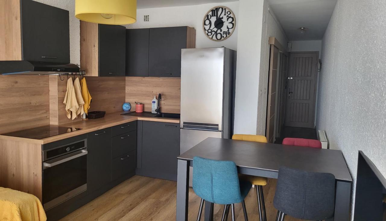 Adorable Petit Appartement Avec Magnifique Vue Sur Le Port De Canet Extérieur photo