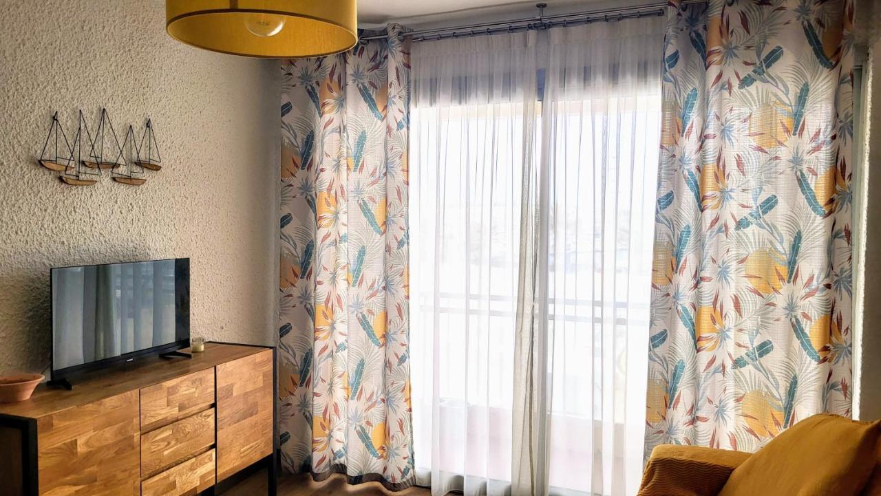 Adorable Petit Appartement Avec Magnifique Vue Sur Le Port De Canet Extérieur photo